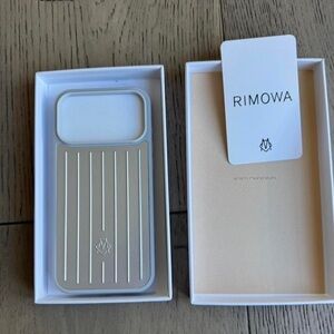 RIMOWA Silver Phone Case with Signature Grooves